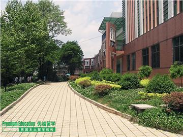 英國凱莉?qū)W院，一年學(xué)費多少錢